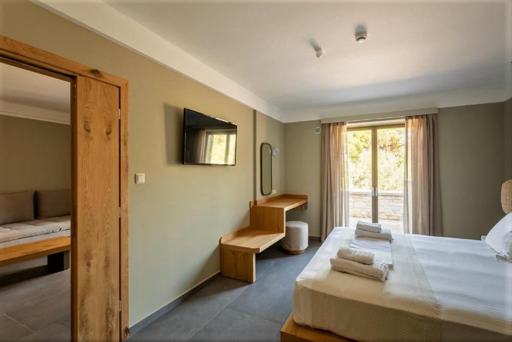 Diapori Suites Hotel Kardhamili Eksteriør billede