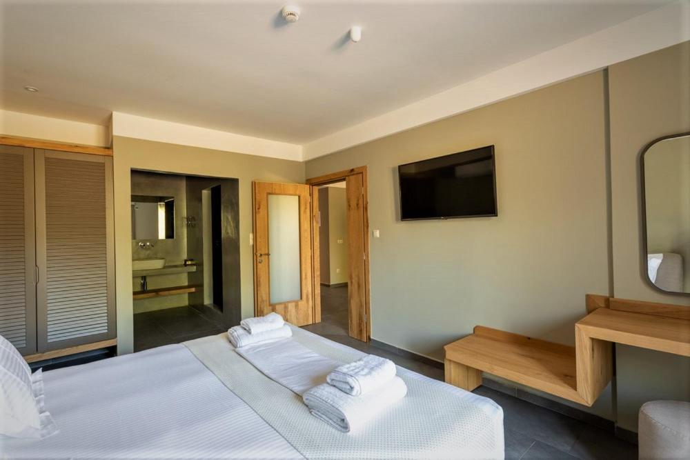 Diapori Suites Hotel Kardhamili Eksteriør billede
