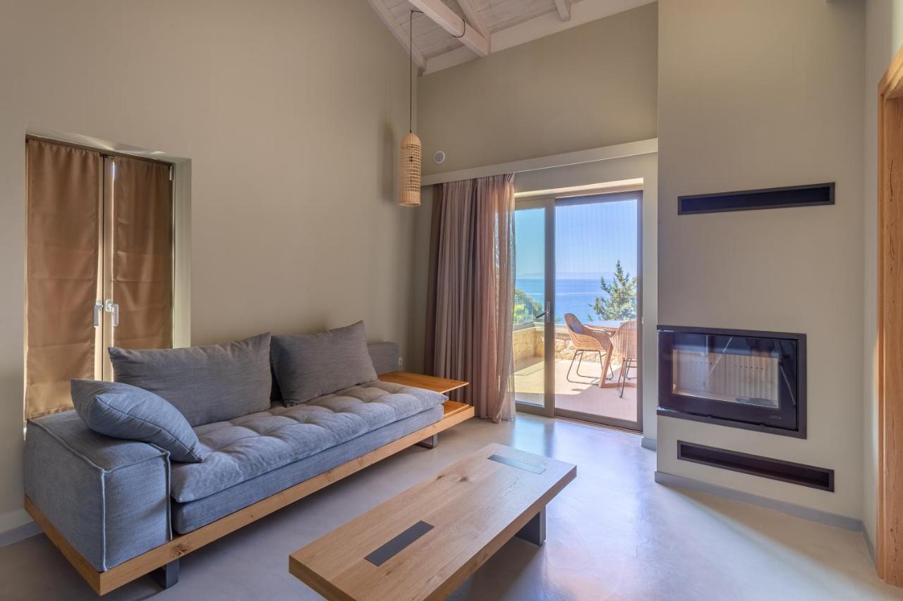 Diapori Suites Hotel Kardhamili Eksteriør billede