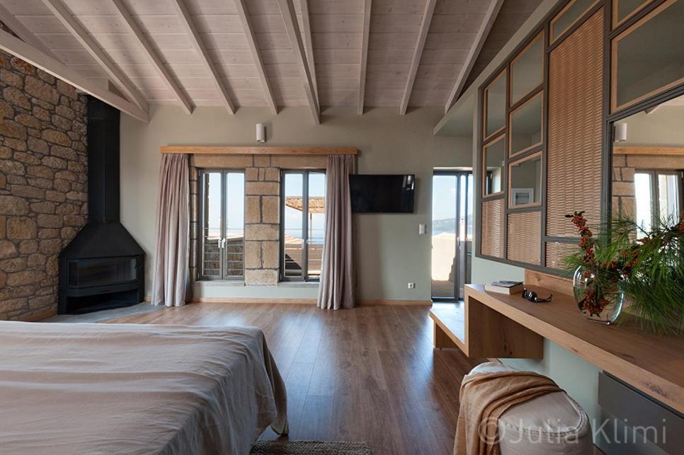Diapori Suites Hotel Kardhamili Værelse billede